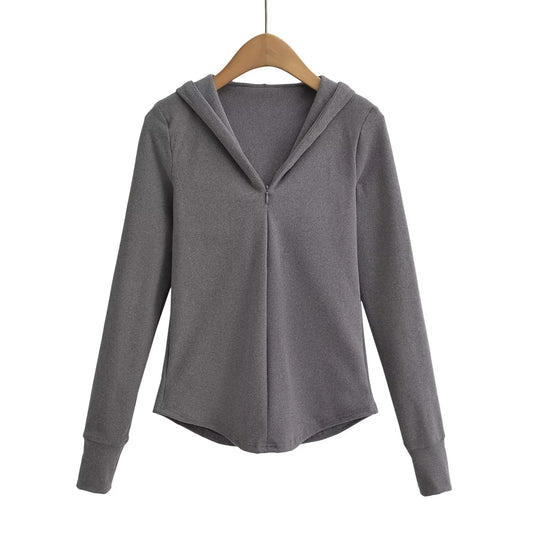 Slim solid color long sleeved zipper hooded sweatshirt