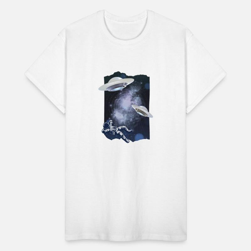 Retro mens Spaceship UFO in space alien astronaut